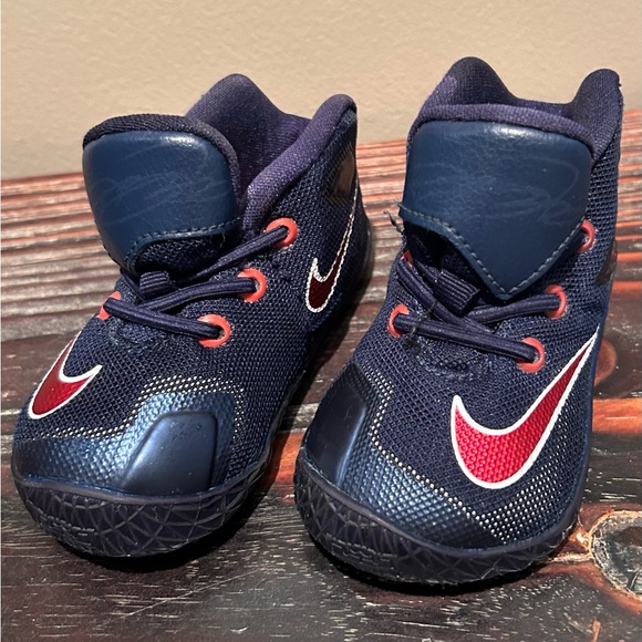 Infant toddler size 3.5 Nike Lebron sneakers - Picture 2 of 5
